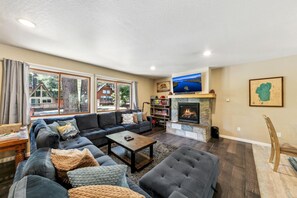 Smart-tv och eldstad