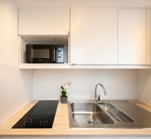 Fridge, microwave, stovetop, coffee/tea maker