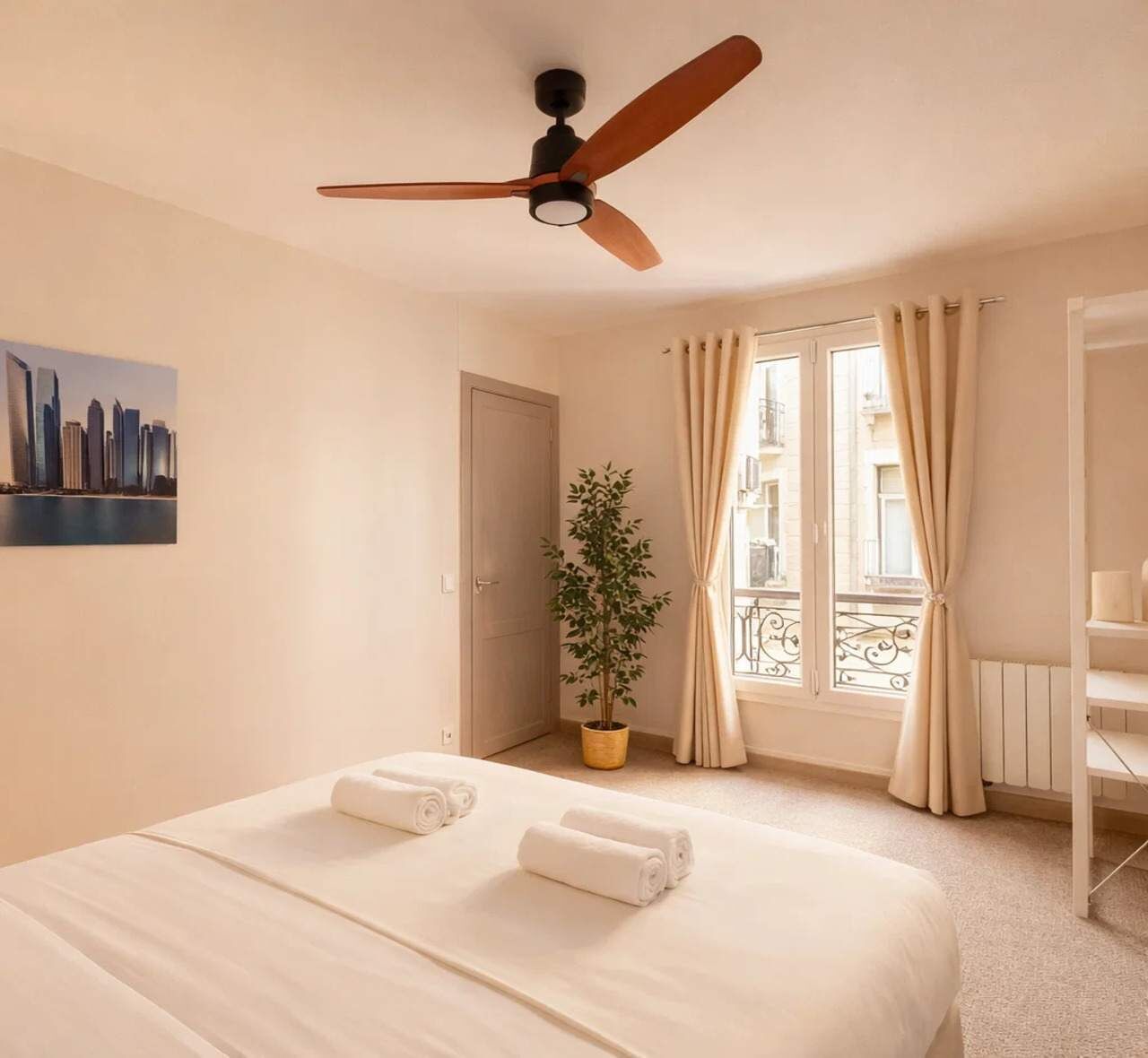 1 chambre, fer et planche à repasser, lit parapluie, Wi-Fi