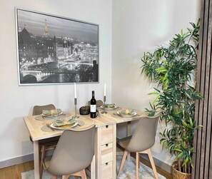 Dining - Place d’Italie unique Parisian flat (Paris)