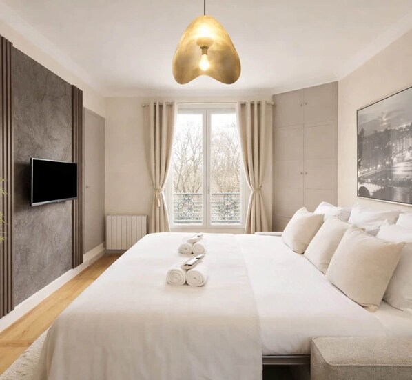 1 habitación, tabla de planchar con plancha, cuna de viaje y wifi 