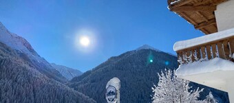 Luxury group accommodation with sauna & cinema