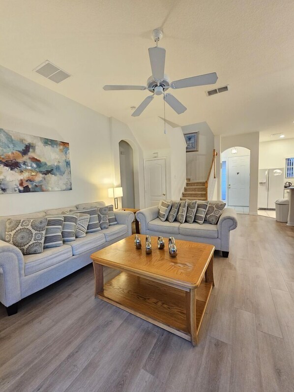 TV, ping pong - Gated, private pool, pool table, how to train your dragon kids room (Davenport)