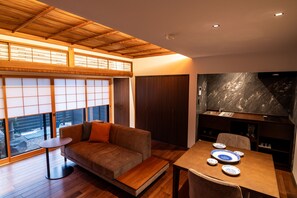 Free minibar, laptop workspace, free WiFi, bed sheets - Auberge Homachi Mikuniminato (Sakai)