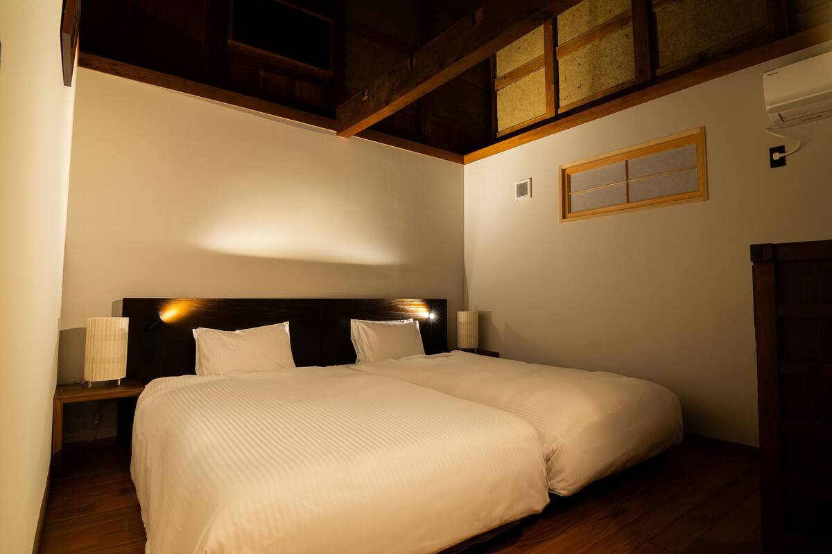 ห้องพัก, ปลอดบุหรี่ (KUROKAN: Traditional Kura Suite) | มินิบาร์ฟรี, พื้นที่ทำงานแบบใช้แล็ปท็อป, Wi-Fi ฟรี, ผ้าปูที่นอน