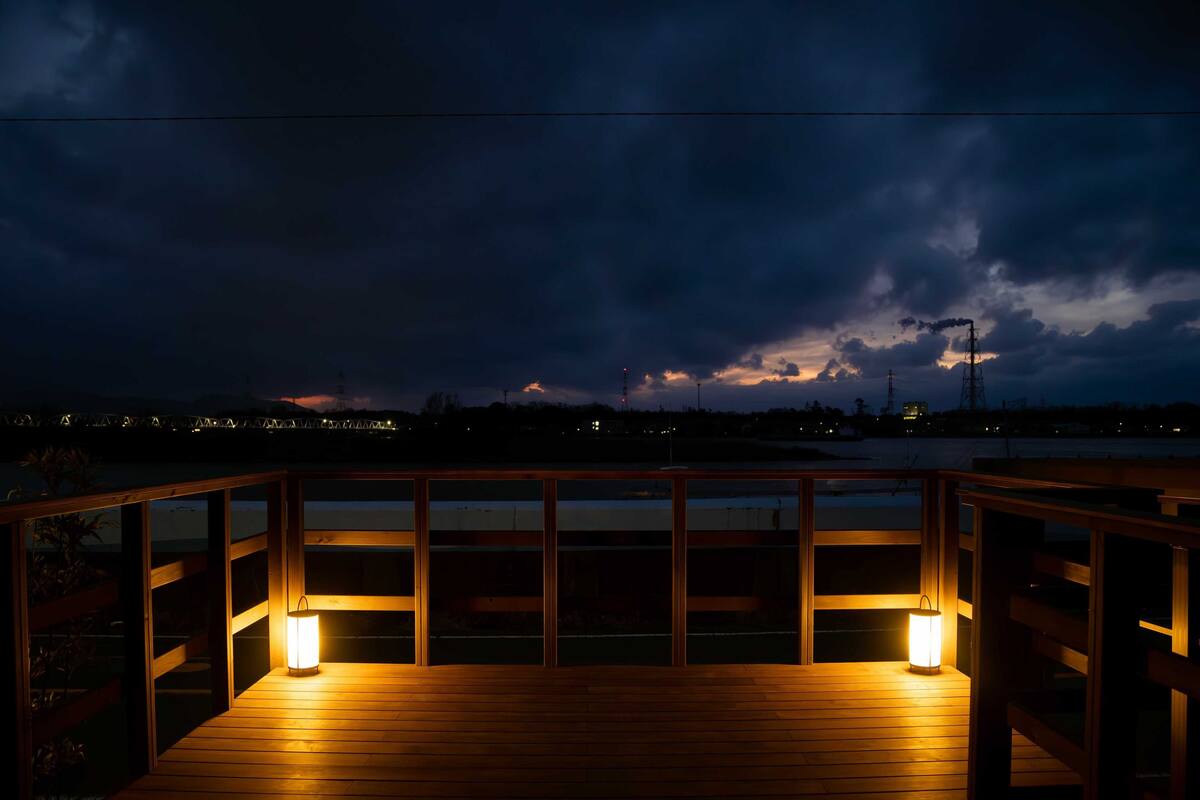 ห้องทวิน, ปลอดบุหรี่, วิวแม่น้ำ (KIKKO: Traditional Kura Room) | มินิบาร์ฟรี, พื้นที่ทำงานแบบใช้แล็ปท็อป, Wi-Fi ฟรี, ผ้าปูที่นอน