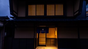 A traditional Japanese building with a wooden entrance and a sign above the door. - Auberge Homachi Mikuniminato (Sakai)