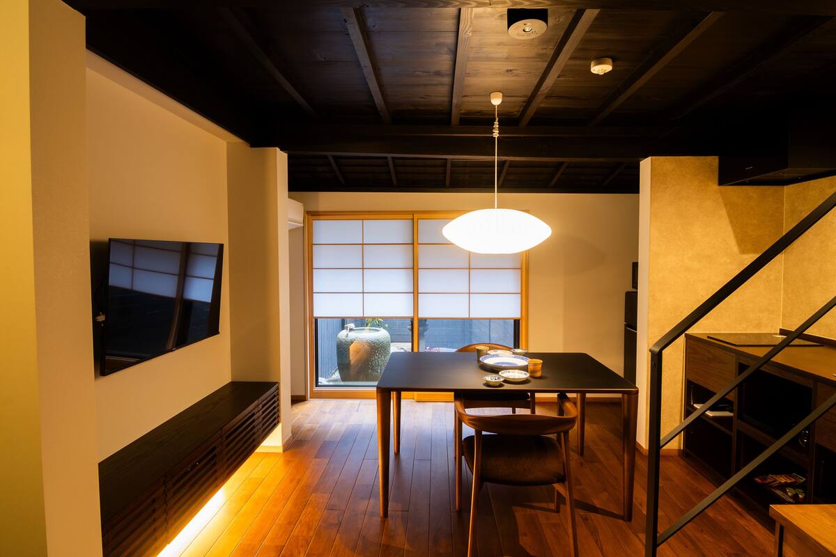 ห้องทราดิชันนัล, ปลอดบุหรี่ (SEIGAIHA 2-Story Machiya Suite) | มินิบาร์ฟรี, พื้นที่ทำงานแบบใช้แล็ปท็อป, Wi-Fi ฟรี, ผ้าปูที่นอน