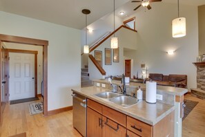 Interior - 2 Mi to Hot Springs! Group Getaway in Bozeman (Bozeman)