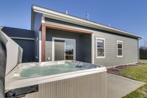 Terrace/patio - 2 Mi to Hot Springs! Group Getaway in Bozeman (Bozeman)
