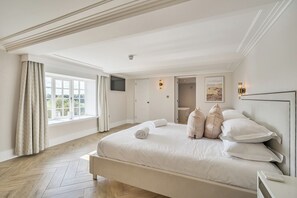 8 bedrooms, individually decorated, individually furnished, free WiFi