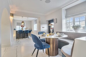 Cottage | Dining