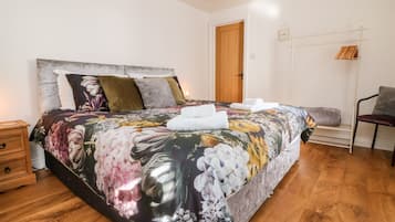1 bedroom, individually decorated, individually furnished, free WiFi