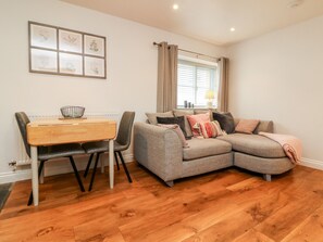 Living area - Cosy Cottage (Lifton)