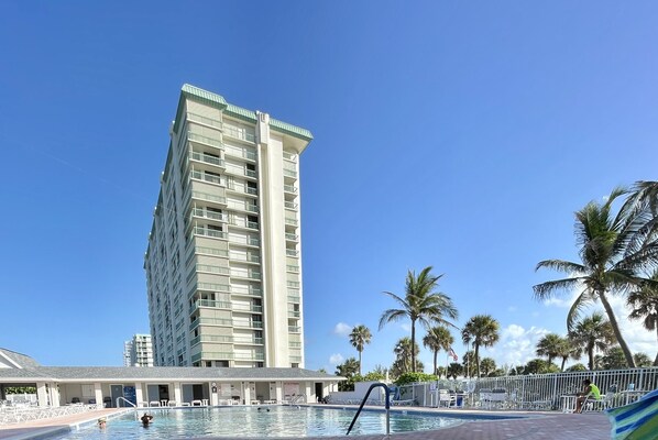 Pool - 5 Minutes to Beach 5 minutes to 2 Pools! Newly Renovated 2 Bedroom 11/2 Bath (Jensen Beach)