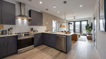 Coffee/tea maker, fridge, microwave, oven