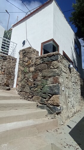 Casa EL Arbol DE Bibiana 1. Casa Única, Ubicada en Lugar Tranquilo y Céntrico