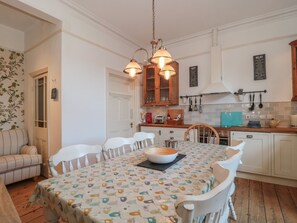 Fridge, dishwasher, electric kettle, toaster - 49 Esplanade (Burnham-on-Sea)