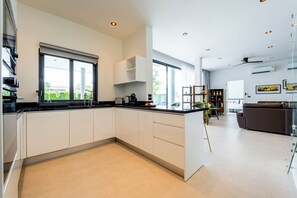 Exclusive Villa | Private kitchen | Electric kettle - Luxury 6 Bed Private Pool Villa - LLW (Hua Hin)