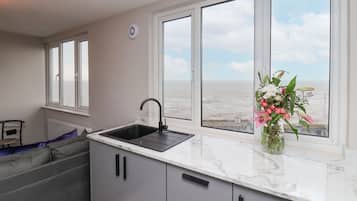 Cottage | Private kitchen | Fridge, dishwasher, electric kettle, toaster