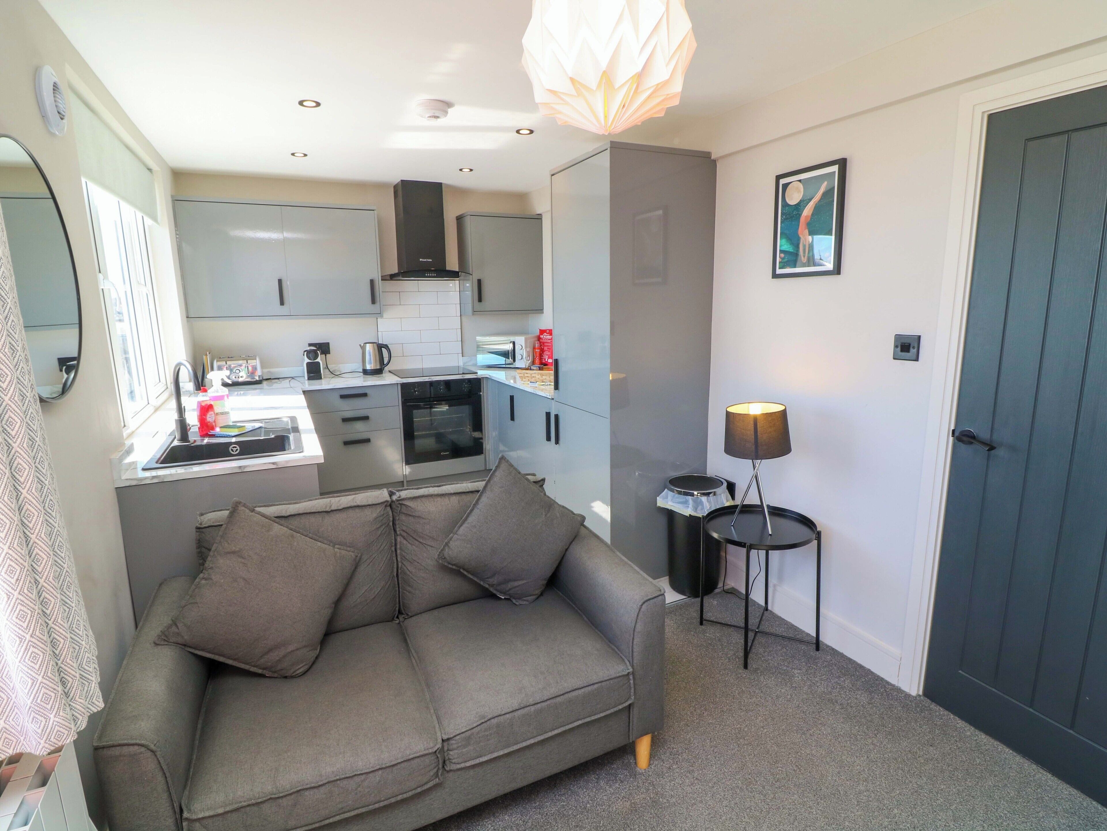 Cottage | Private kitchen | Fridge, dishwasher, electric kettle, toaster