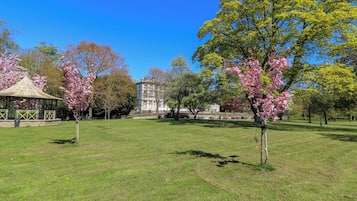Cottage | Property grounds