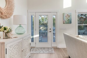 Smart TV, books - Saltwater Pool, Wonderful Island Retreat, 6 Seat Golf Cart Included (Oak Island)