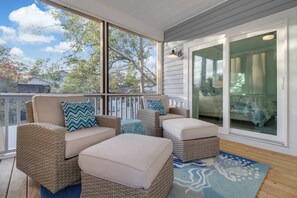 Property grounds - Saltwater Pool, Wonderful Island Retreat, 6 Seat Golf Cart Included (Oak Island)