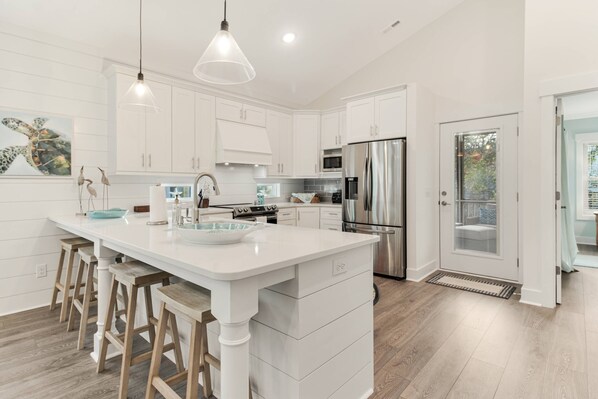 Fridge, microwave, stovetop, dishwasher - Saltwater Pool, Wonderful Island Retreat, 6 Seat Golf Cart Included (Oak Island)