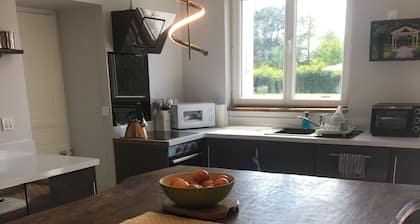 Newly reburbished 4 bedroom town house in La Vienne.