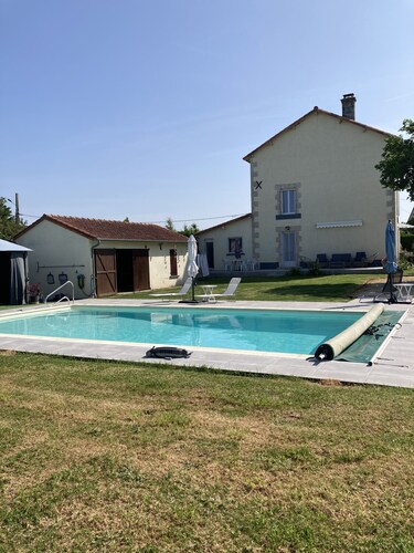 Newly reburbished 4 bedroom town house in La Vienne.