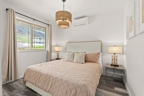 4 bedrooms, iron/ironing board, free WiFi, bed sheets