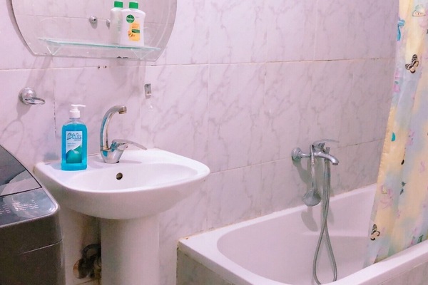 Deluxe Apartment | Bathroom | Combined shower/tub, rainfall showerhead, hair dryer, bidet