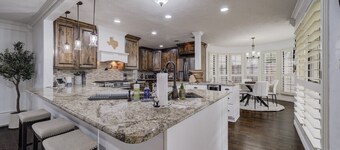 Trophy Haven Retreat - 4 BR - 3 BA -Pool