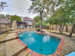 Pool - Trophy Haven Retreat - 4 BR - 3 BA -Pool (Roanoke)