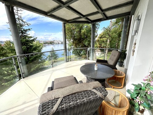 Einmaliger Warnowblick! Zwei Schlafzimmer, barrierearm, Aufzug und Parkplatz!