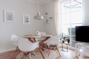 Dining - Wohlfühl-wohnung mit Ausblick! Ihr Idealer Ausgangspunkt für den Ostsee-urlaub (Rostock)