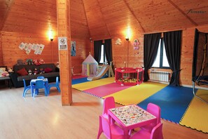Children's play area - indoor - Everest Rest House (Tsaghkadzor)