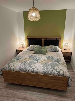 1 bedroom, desk, free WiFi, bed sheets