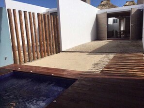 Bain à remous extérieur