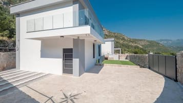 Bagian depan properti