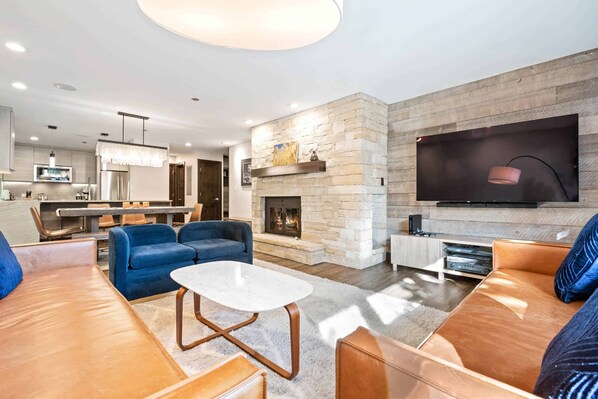 Smart TV, fireplace