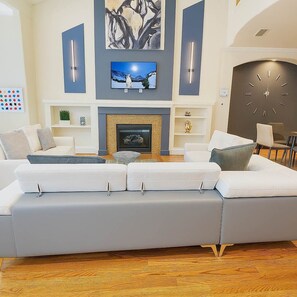 TV, fireplace