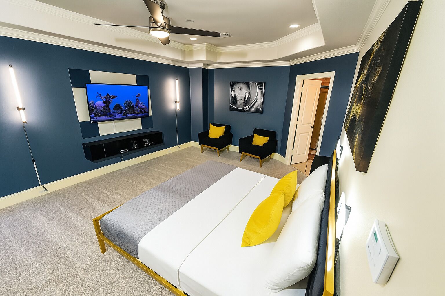 3 habitaciones, tabla de planchar con plancha y cuna de viaje 