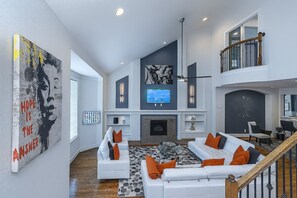 Smart TV, fireplace