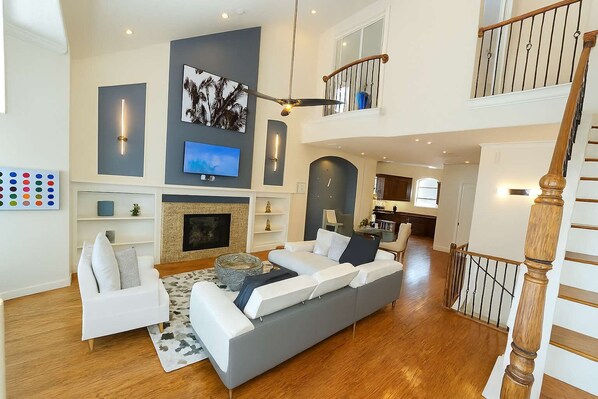 Smart TV, fireplace