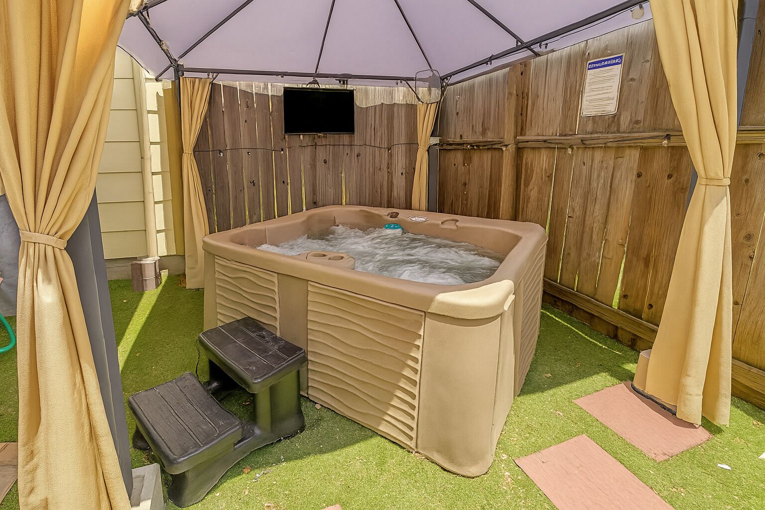 Tina de hidromasaje al aire libre