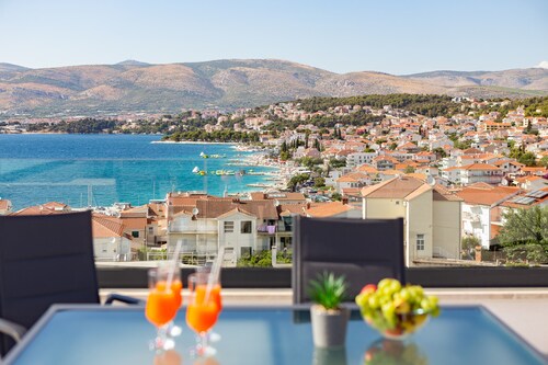 Luxury Apartment Dreams in Okrug With Swimming Pool sea View Wifi Parking