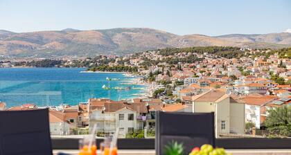Luxury Apartment Dreams in Okrug With Swimming Pool sea View Wifi Parking