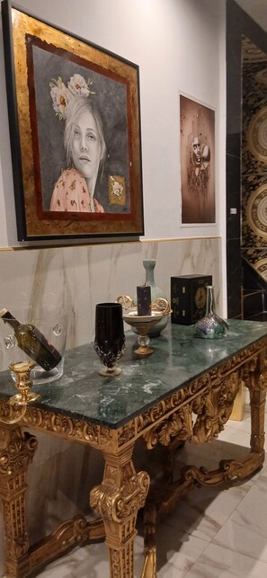 Business Room | Living area | 32-inch flat-screen TV with cable channels, books, pay movies - principe rooms (Rodigo)